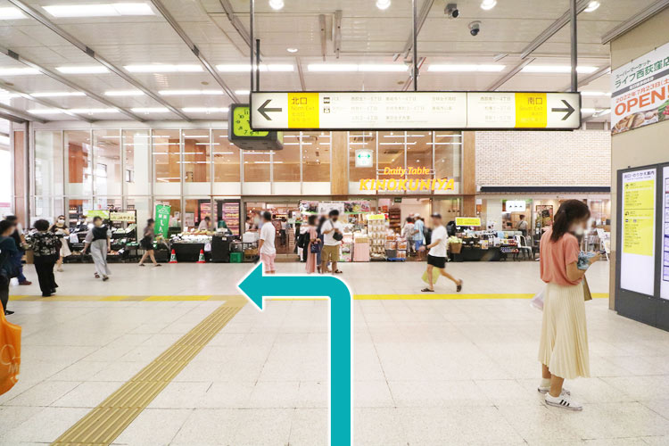 改札を出て北口方面に進みます