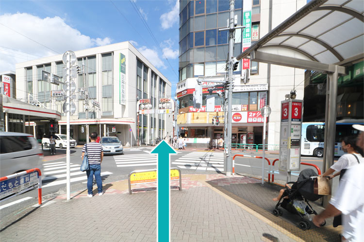 交差点を渡りシルクロードへ向かいます